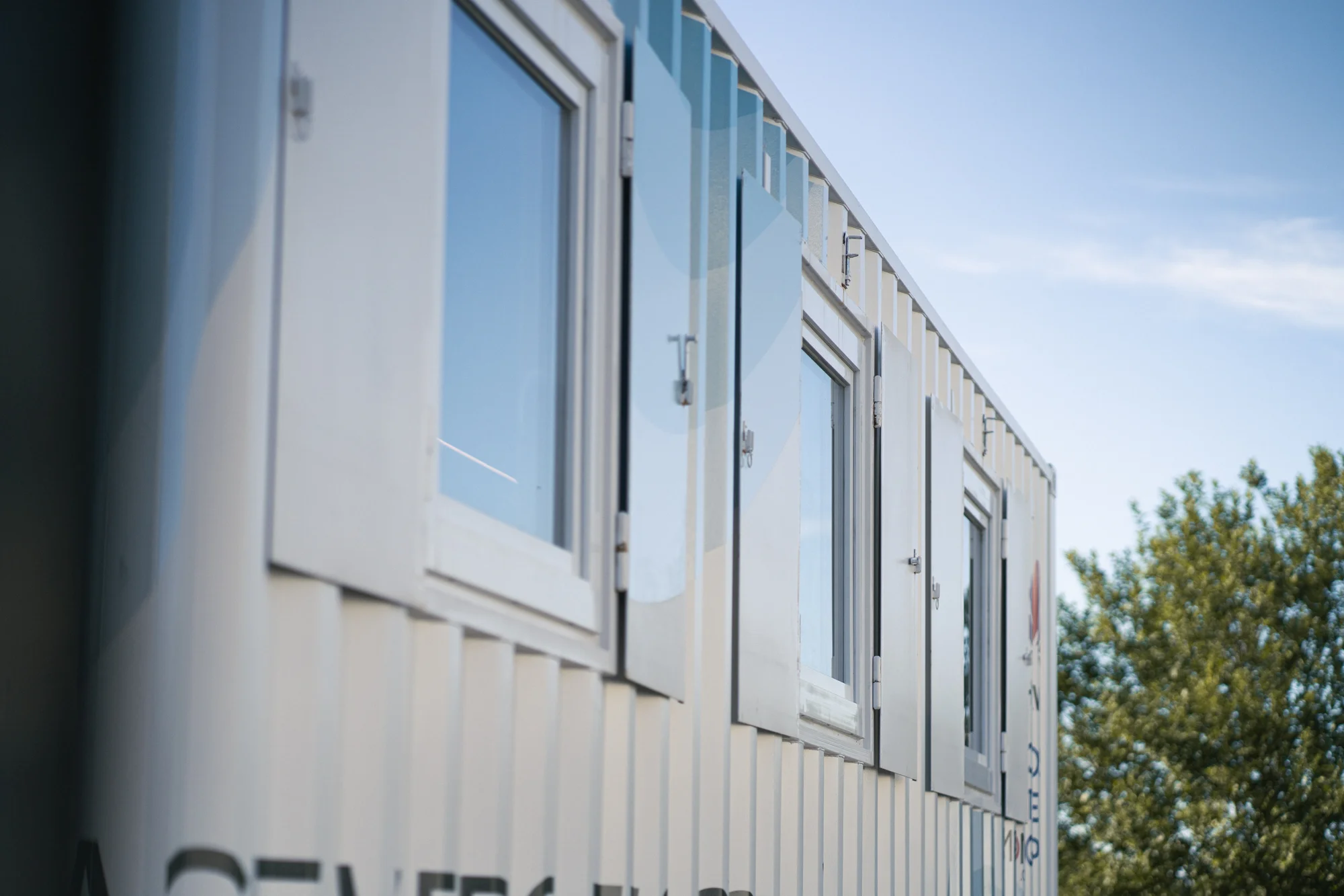 windows exterior of the digitruck container